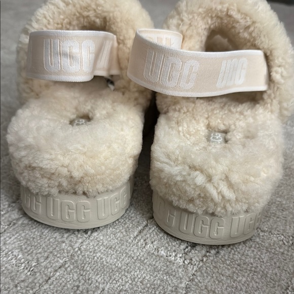 UGG Fluffy Cream Slides - Picture 5 of 11